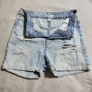 Refuge by charlotterusse, jeans short